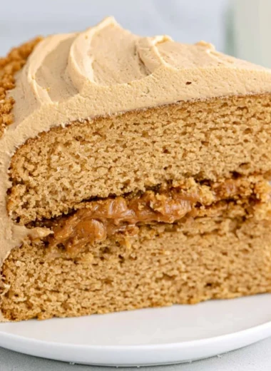 Delicious Biscoff Cake topped with creamy frosting and caramel drizzle.