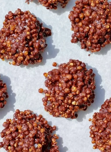 Delicious and crunchy quinoa bites for a healthy snack option.